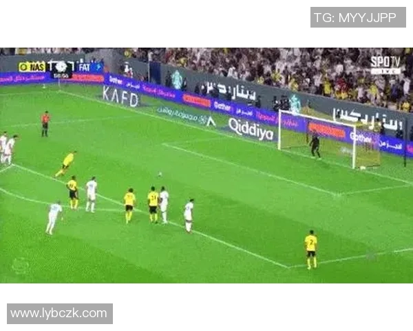 足球明星点球失利引发热议球迷心碎瞬间成焦点