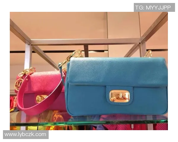 足球明星们的时尚包包大揭秘你知道他们都喜欢哪些品牌吗